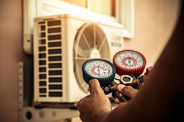 Professional Ac Installation technician working in Woodridge, IL